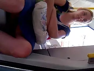 野生の運転および催し物 おっぱい 動画 女の子