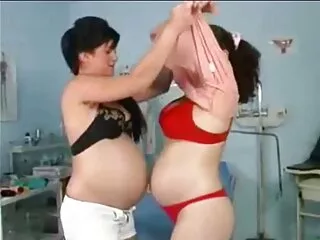 あなたの娘さんは台所にいました。 動画 アダルト 女性