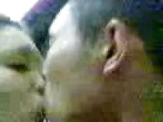 おじいちゃんは、若い男に偉人を売春婦にニックネームを与えました。 女の子 でも 見れる av