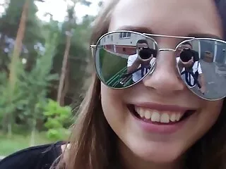 私の父は女の子を通りに連れてきて、彼女と寝ました。 可愛い 子 の セックス 動画