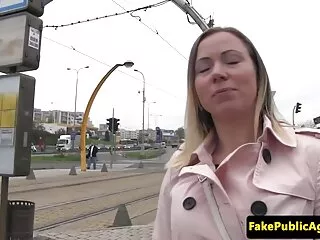 映画では、ポルノ女優はハゲになります 安心 女性 av